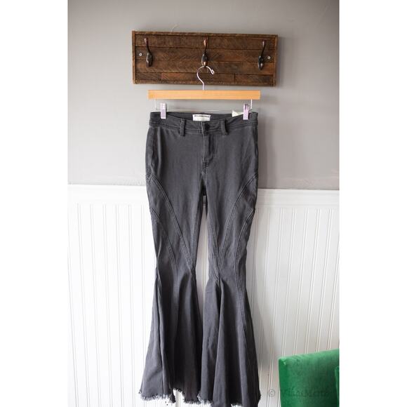 Free People We The Free Twirl On Mid-Rise Crop Flare Jeans 25 - Picture 3 of 5